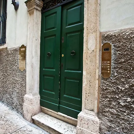 Le Cadreghe Apartment *